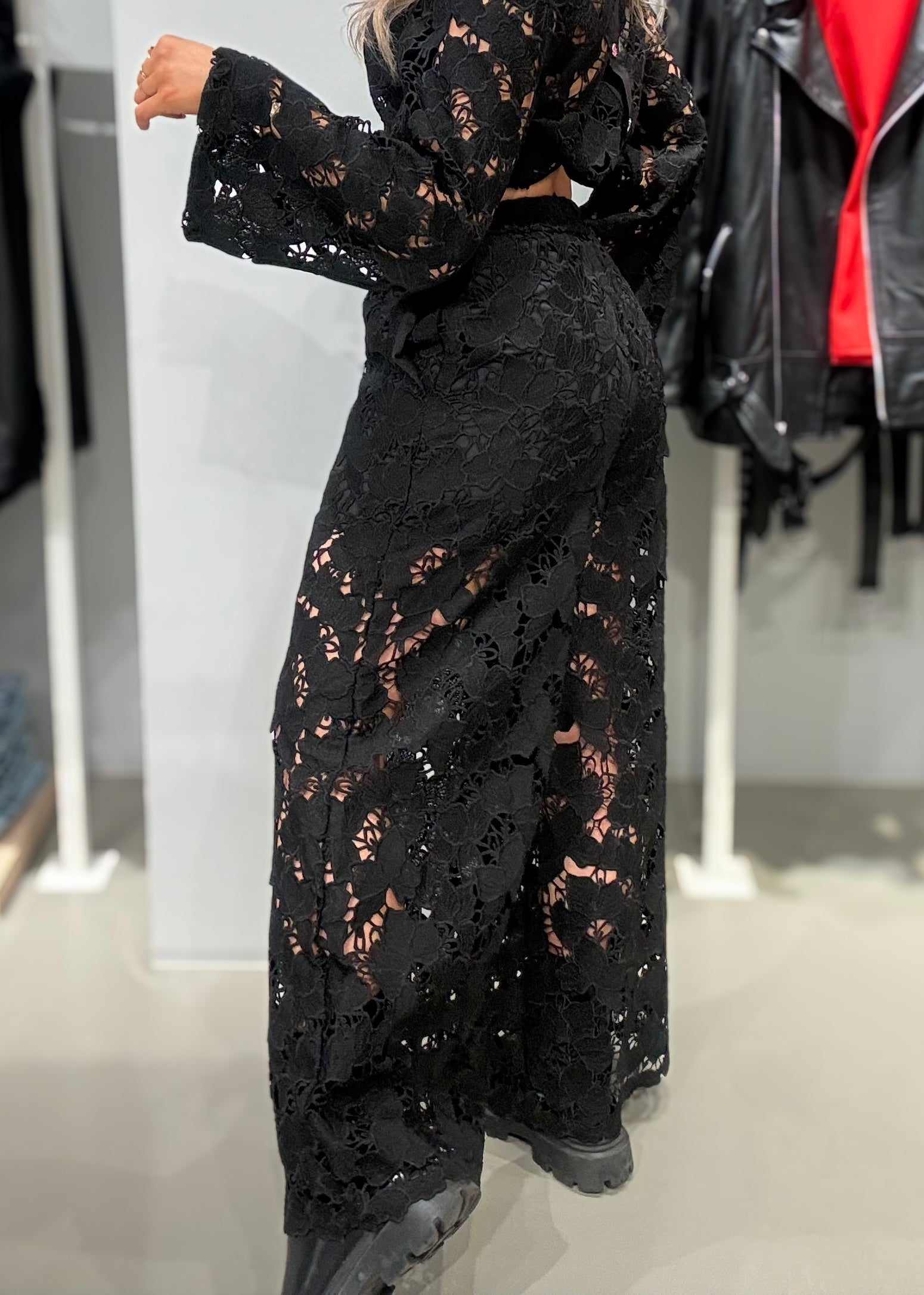 VIHYLDE Trousers - Black